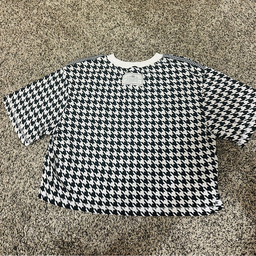 NEW Nike Women’s Black and White Houndstooth Activewear - Picture 4 of 7
